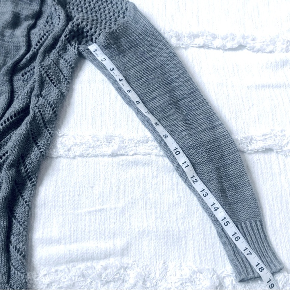 Leo & Nicole gray, long, knit cardigan size M - Picture 8 of 8